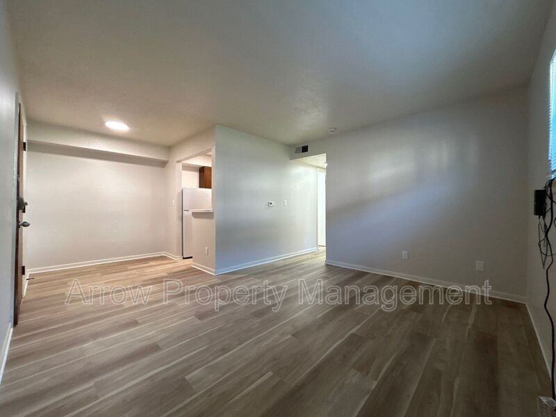 1115 N College Dr #4 - Photo 2 of 7