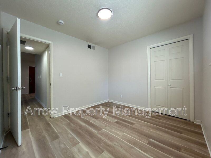 1115 N College Dr #4 - Photo 4 of 7