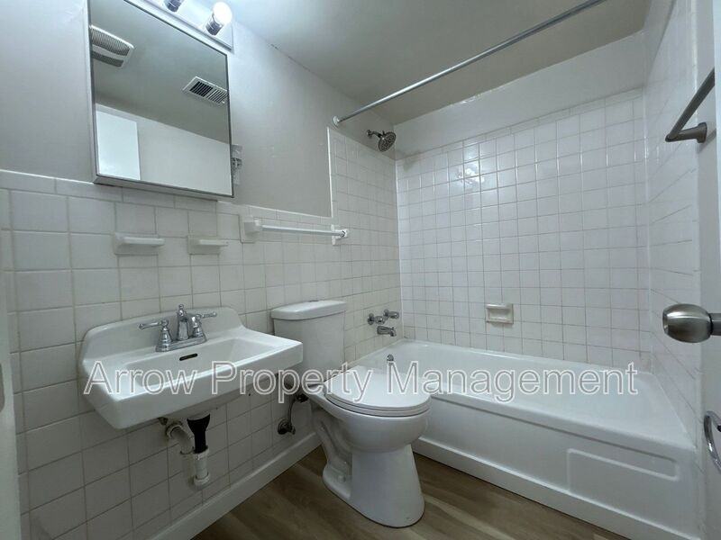 1115 N College Dr #4 - Photo 5 of 7