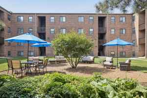 featured image of 119 S Kenmore Ave