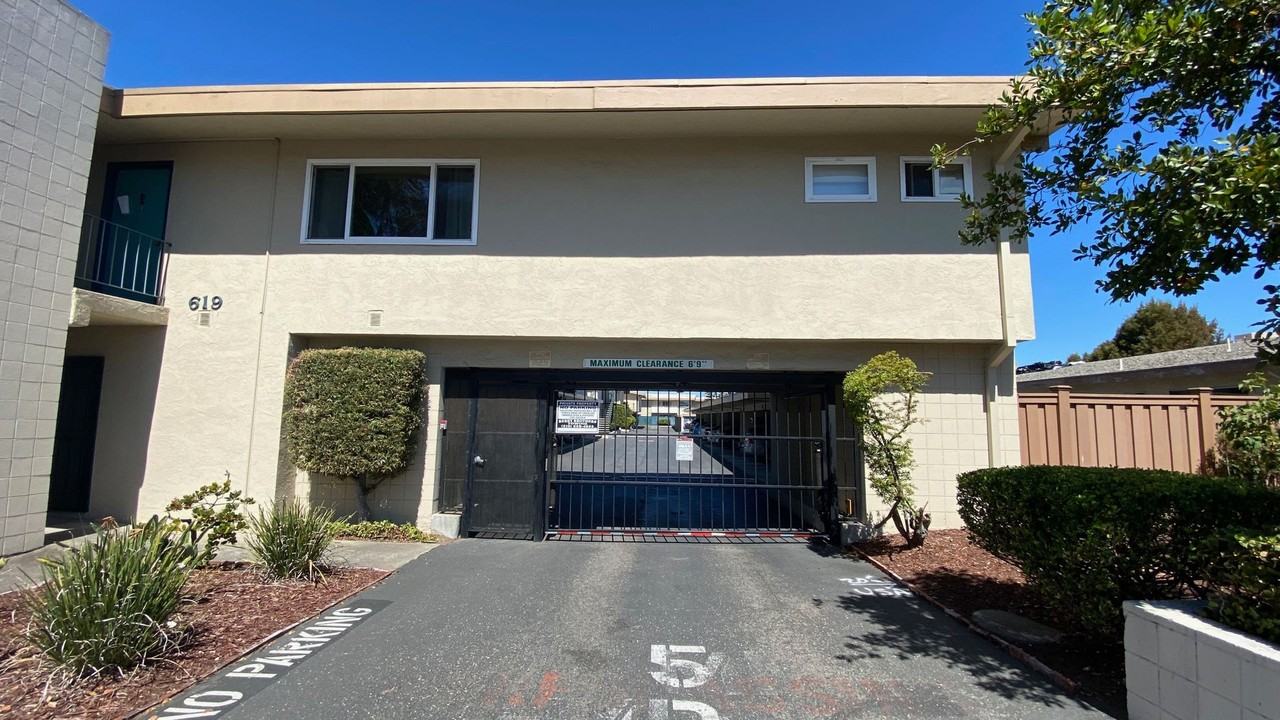 619 Willow St #B - Photo 2 of 19