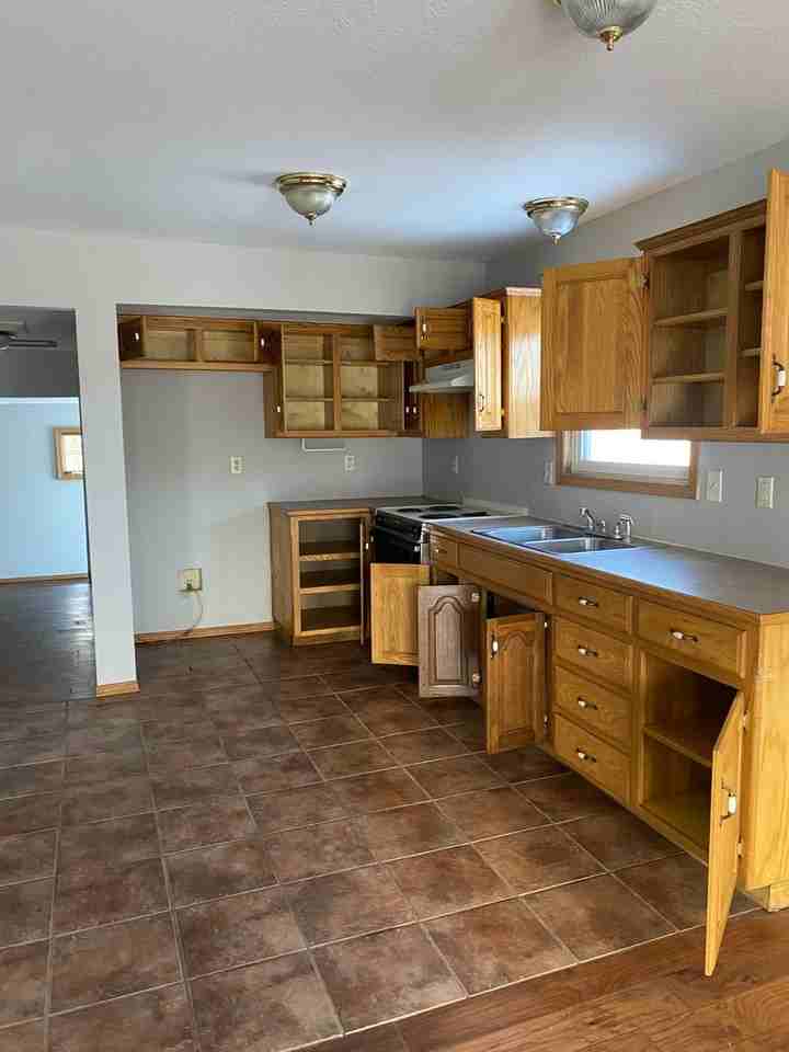 601 N Fulbright Ave - Photo 3 of 13