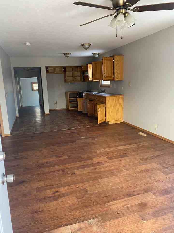 601 N Fulbright Ave - Photo 5 of 13