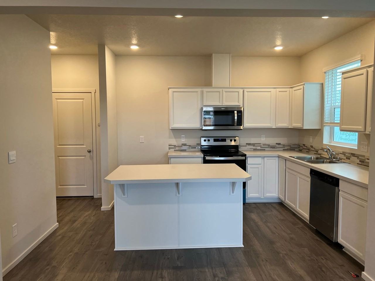 619 Ne 72nd St - Photo 5 of 34