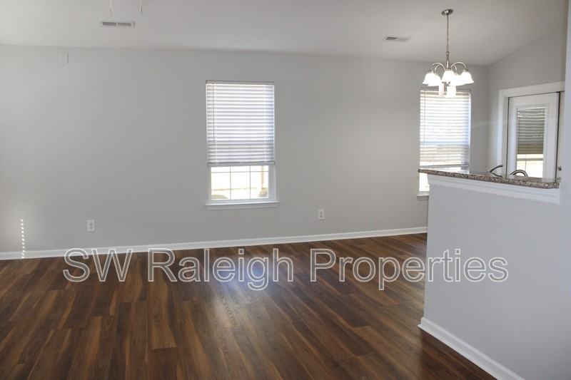 312 Evening Star Dr - Photo 6 of 31