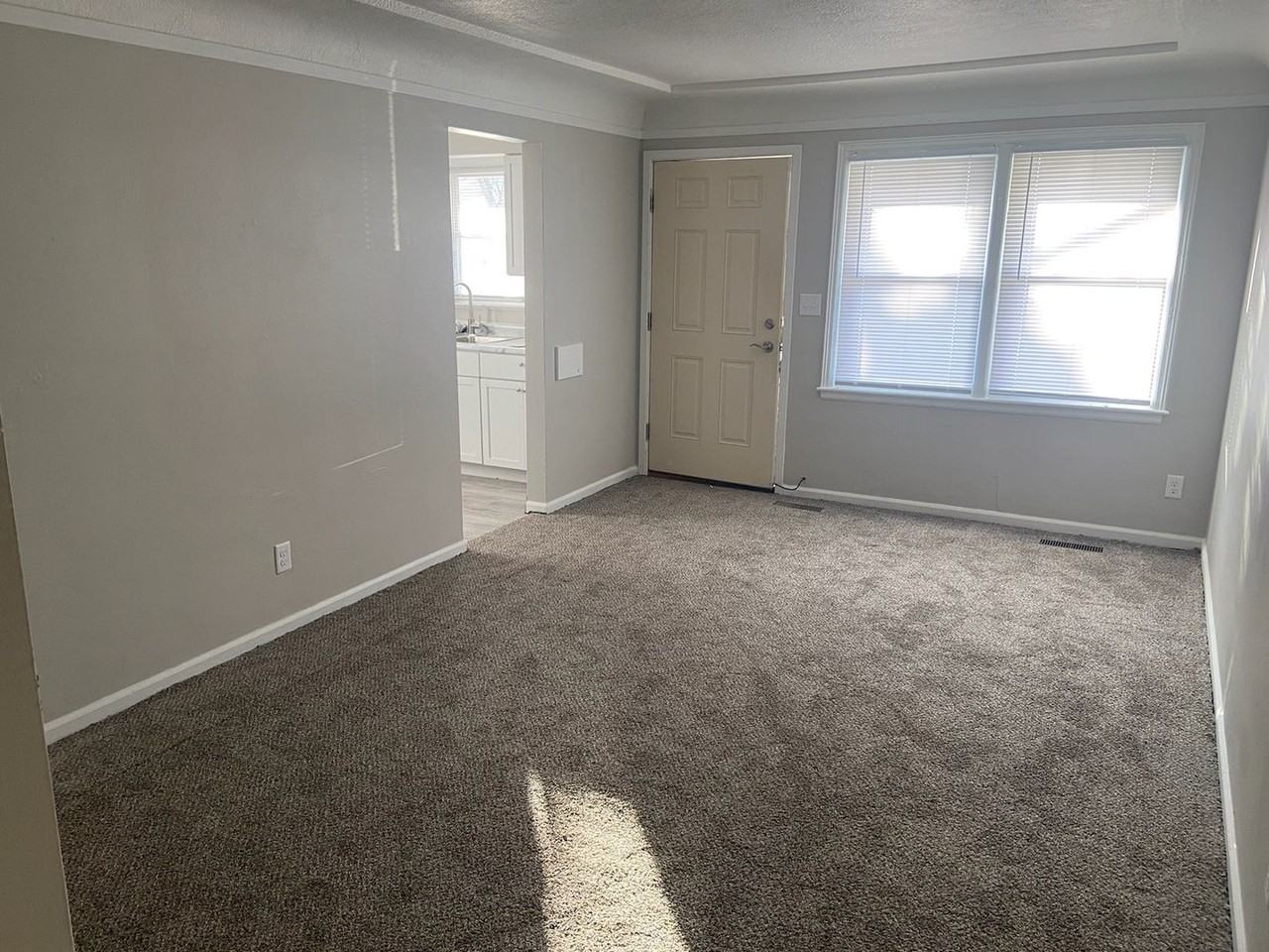 5915 Urbandale Ave - Photo 3 of 7