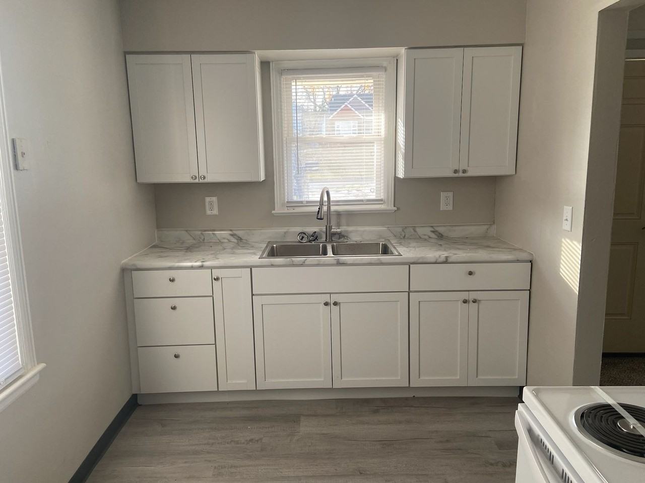 5915 Urbandale Ave - Photo 4 of 7