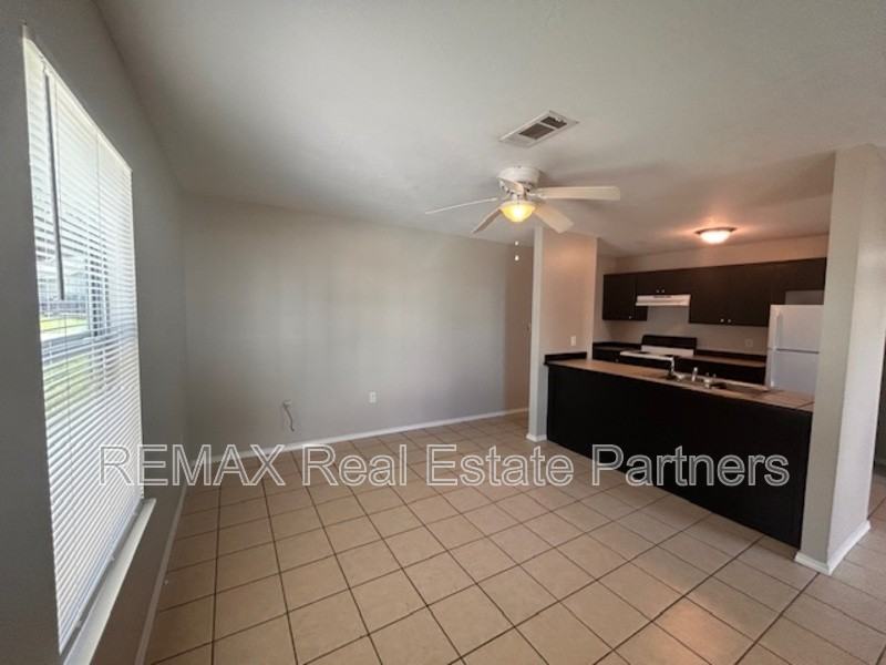 28 Bentley Brooke Ln - Photo 3 of 13