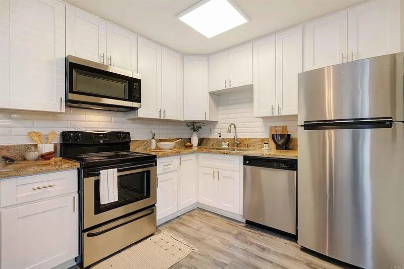 279 Moss St #5 - Photo 5 of 10
