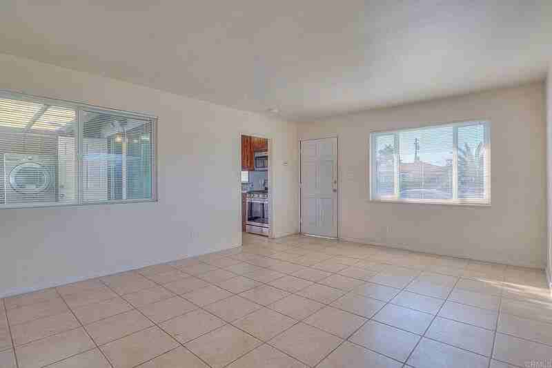 207 Del Mar Ave - Photo 2 of 8