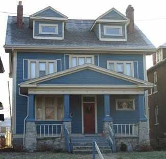 1634 Summit St - Photo 4 of 23