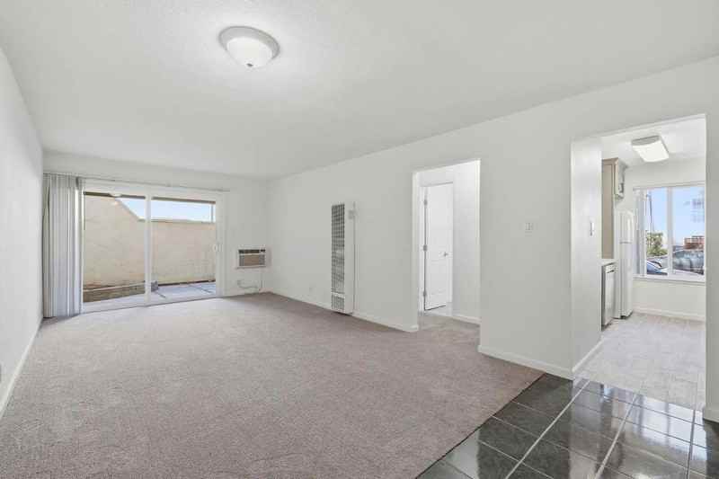 1660 Laguna St #D - Photo 3 of 9