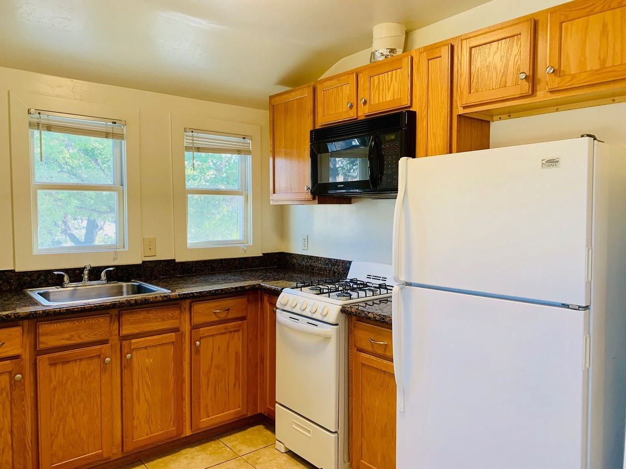 510 20th St #1 - Photo 3 of 13