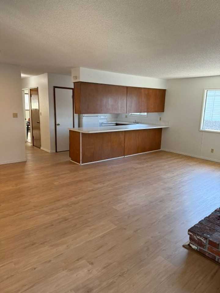 1011 16th Ave - Photo 3 of 9