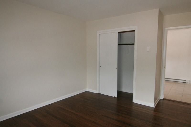 1419 Stuyvesant Ave - Photo 2 of 5