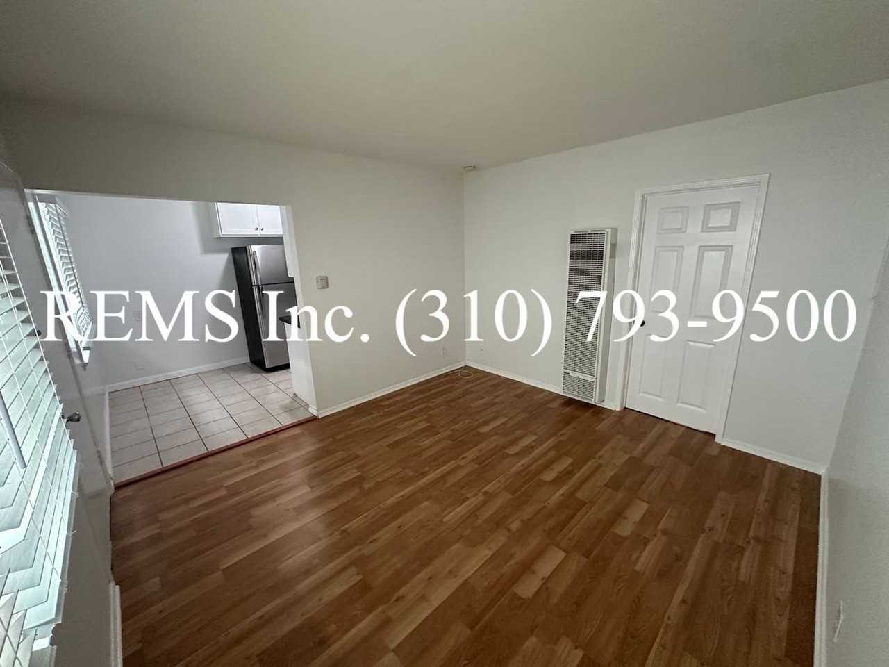 907 Manhattan Ave #1 - Photo 3 of 15