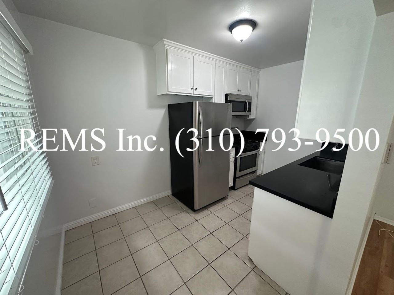 907 Manhattan Ave #1 - Photo 4 of 15