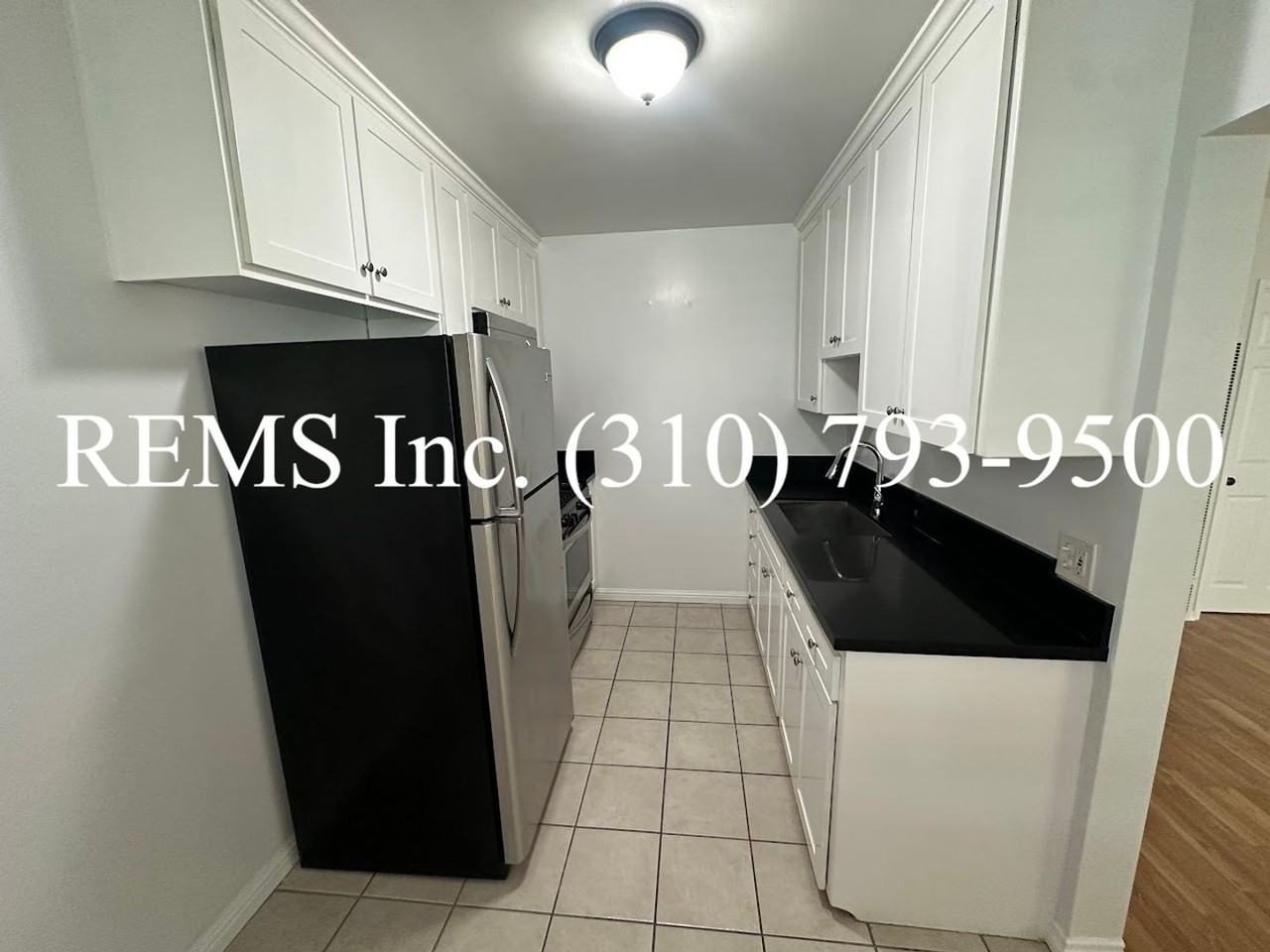 907 Manhattan Ave #1 - Photo 5 of 15