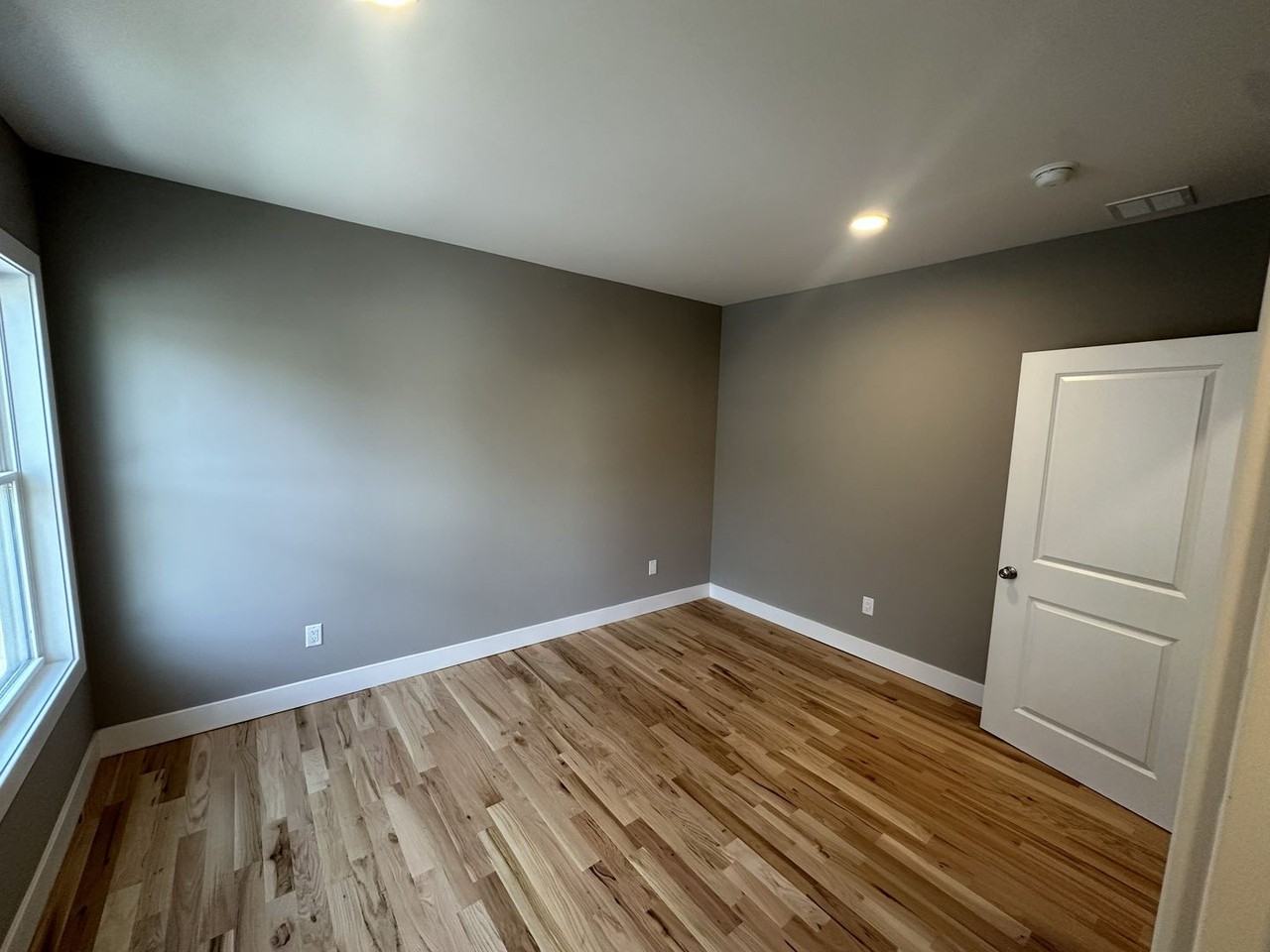 191-193 Oak Street - Photo 6 of 34