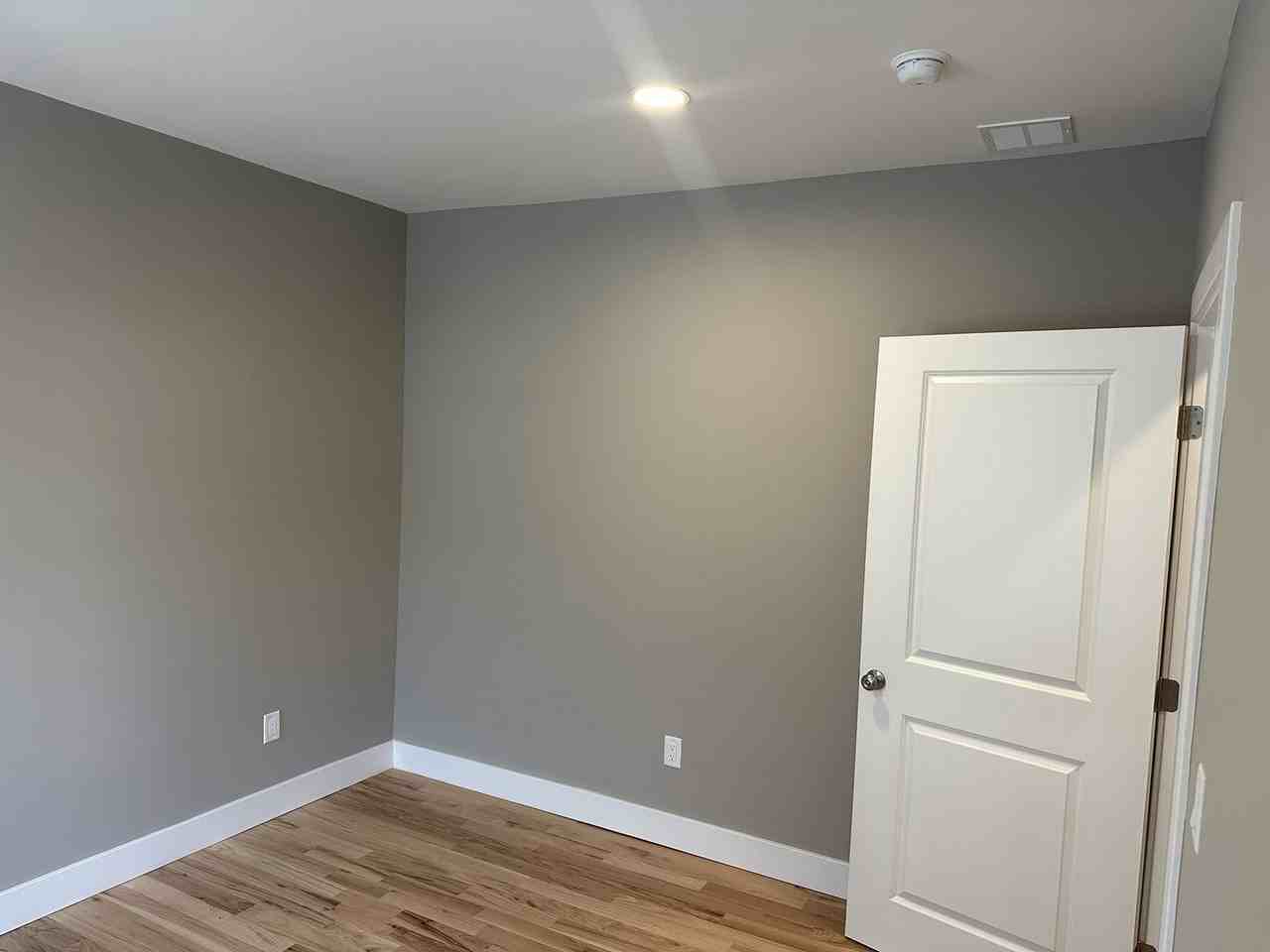 191-193 Oak Street - Photo 7 of 34