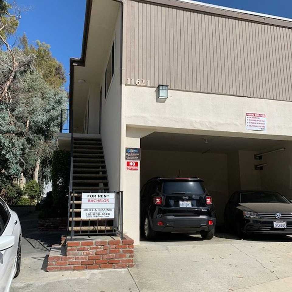 11621 DARLINGTON AVENUE - Photo 3 of 4
