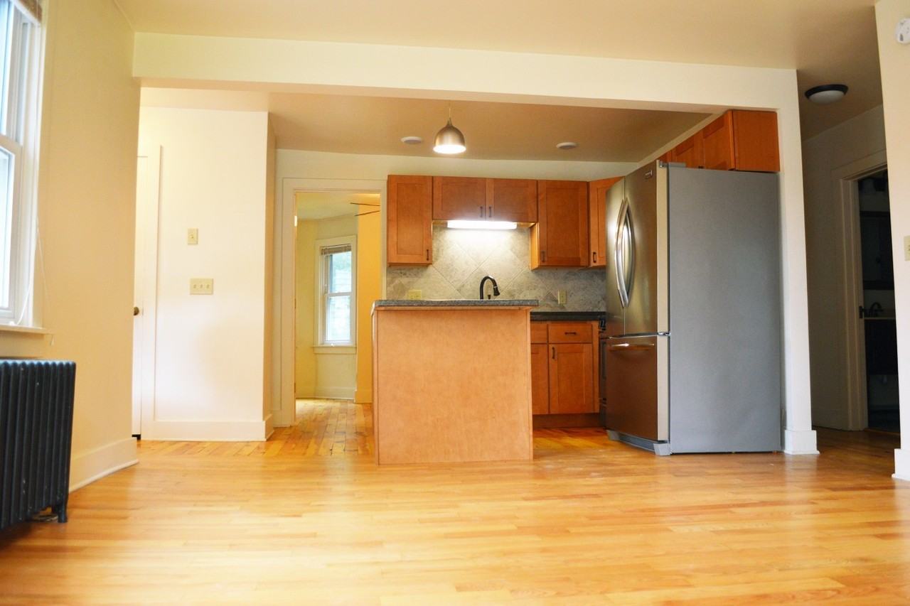 1048 North Ave - Photo 2 of 12