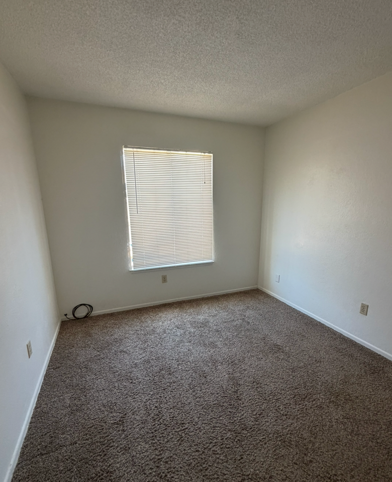 10476 Charleston Dr - Photo 2 of 5