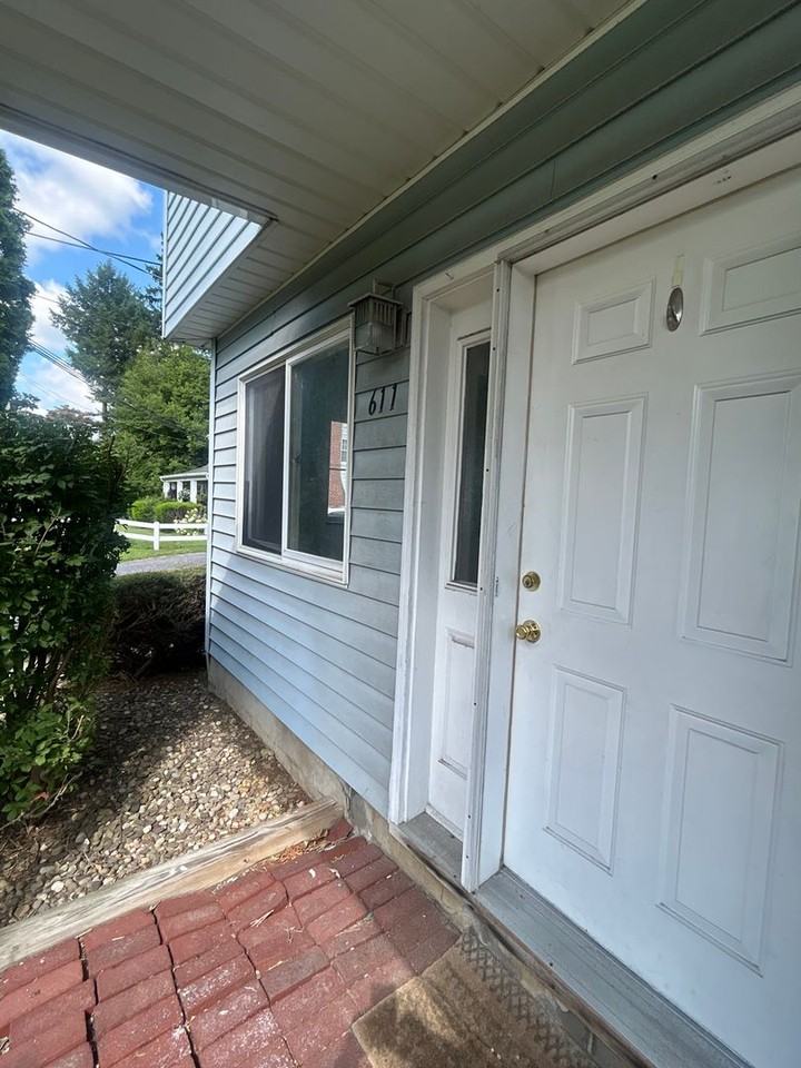 611 Elmwood St - Photo 2 of 17