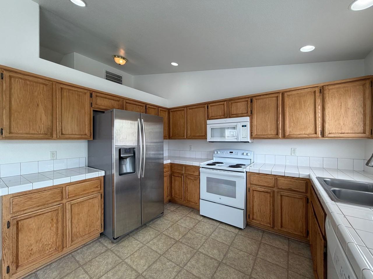 411 Wasatch Cir - Photo 4 of 31