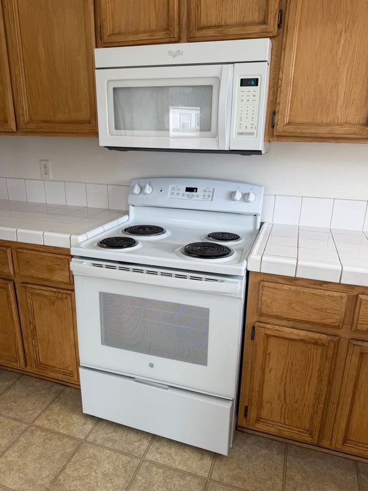 411 Wasatch Cir - Photo 6 of 31