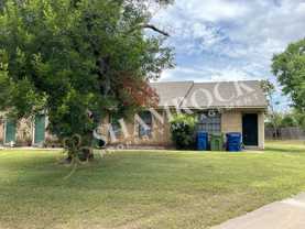 908 Lancelot Cir - Photo 1 of 1