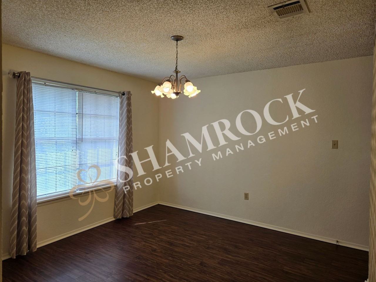 908 Lancelot Cir - Photo 2 of 13