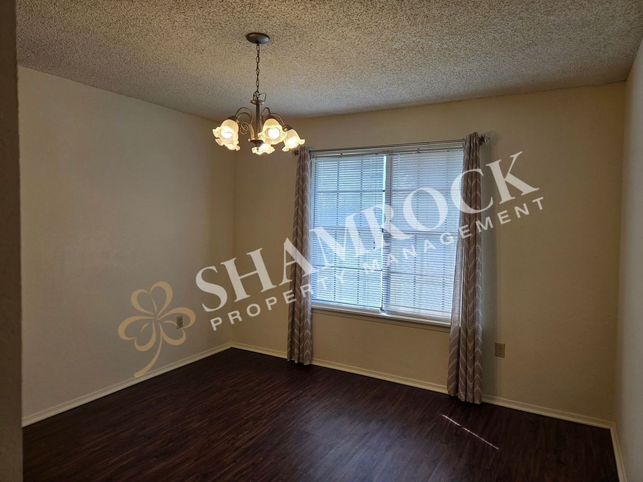 908 Lancelot Cir - Photo 3 of 13