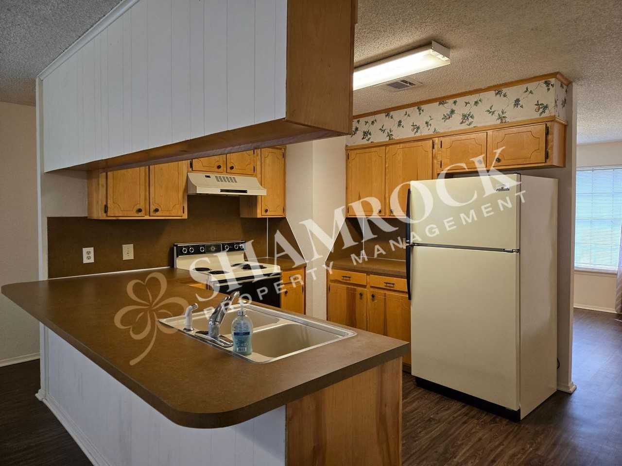 908 Lancelot Cir - Photo 4 of 13