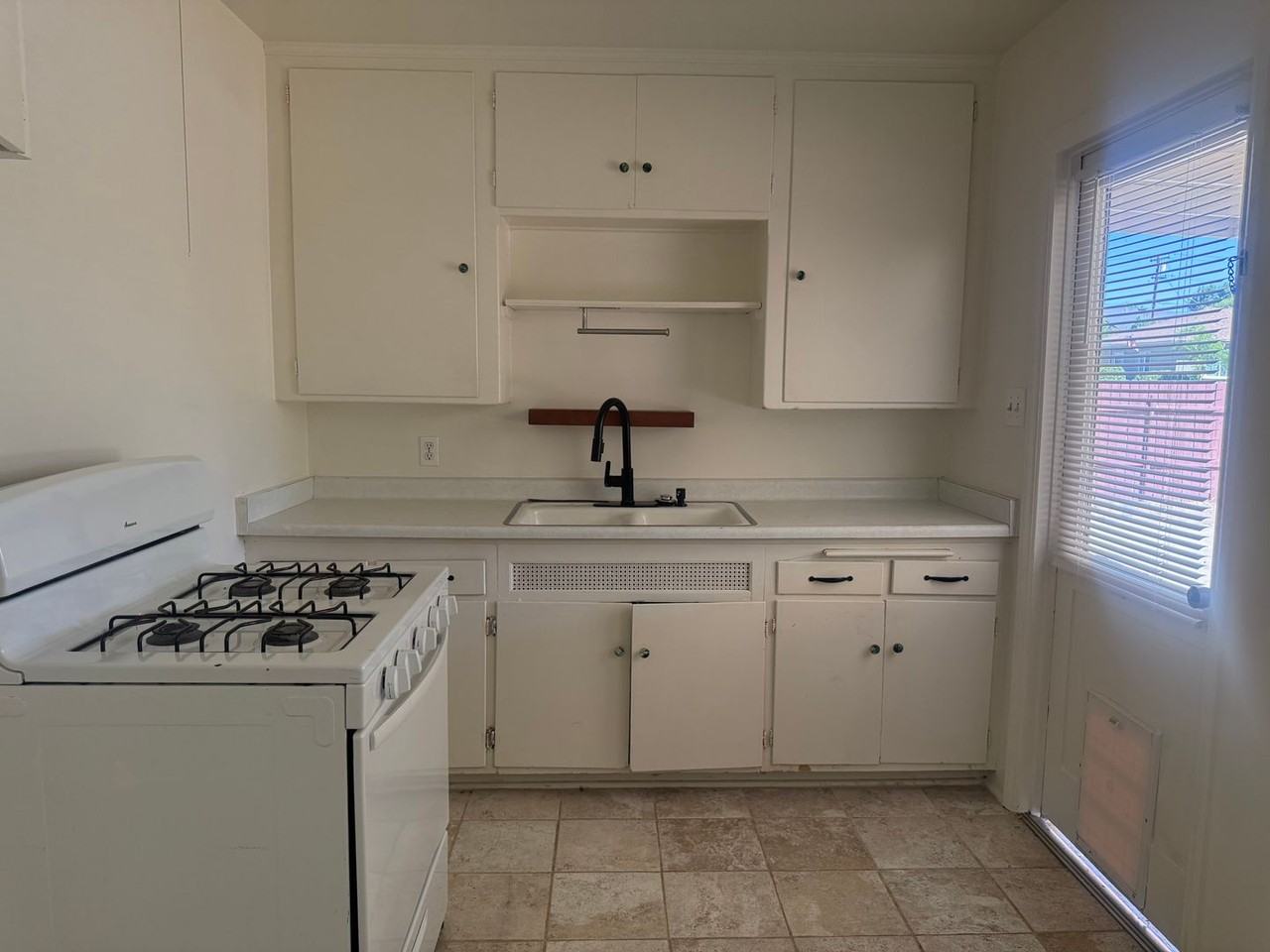 7732 Willow Ave - Photo 5 of 9