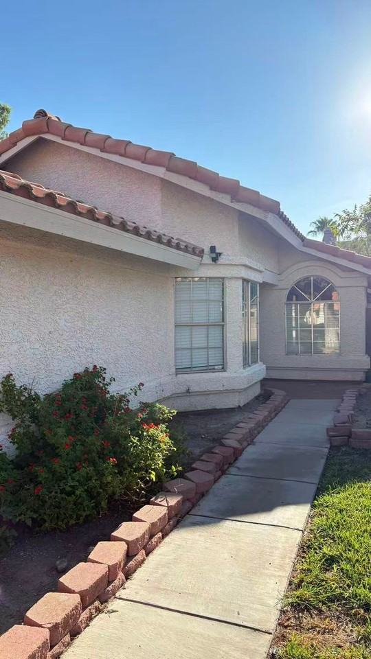 42 Quiet Desert Ln - Photo 2 of 17
