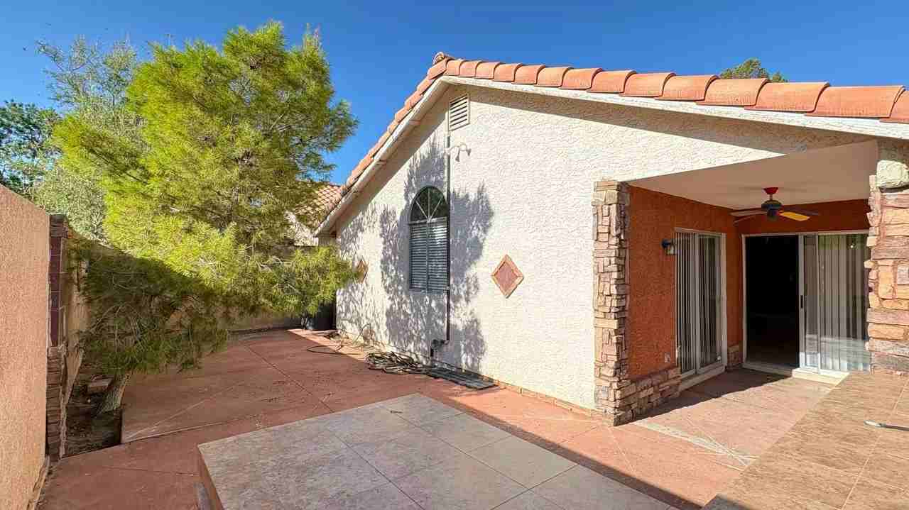 42 Quiet Desert Ln - Photo 4 of 17