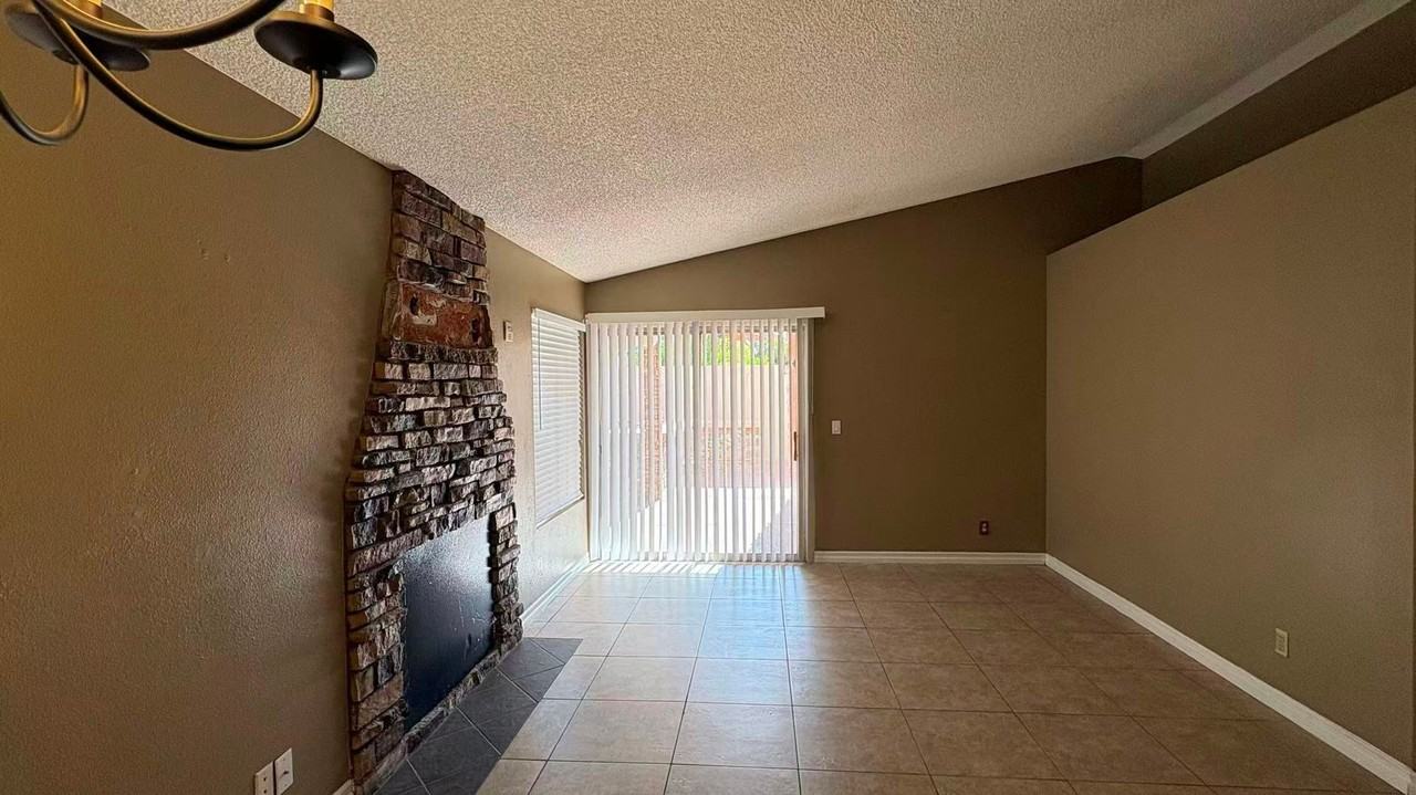 42 Quiet Desert Ln - Photo 5 of 17