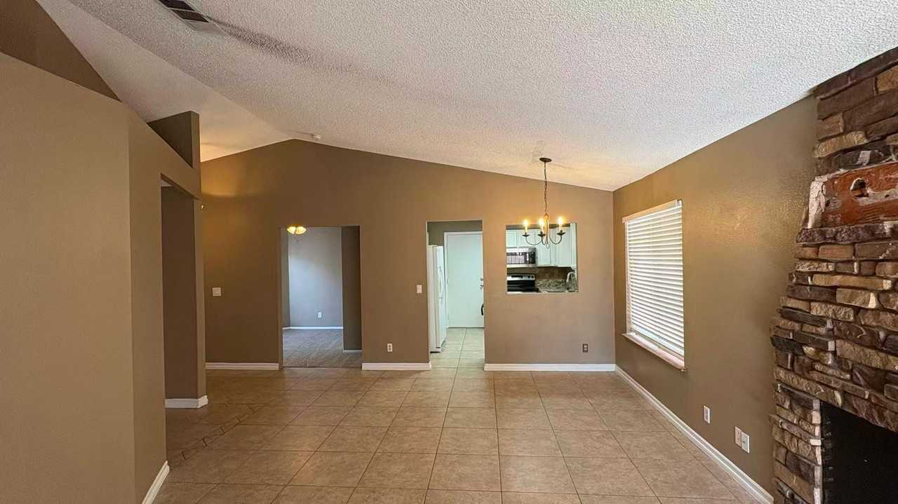 42 Quiet Desert Ln - Photo 6 of 17