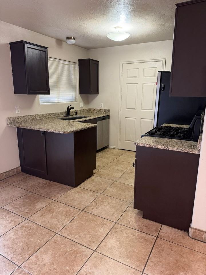 1063 E 600 S #6 - Photo 4 of 10