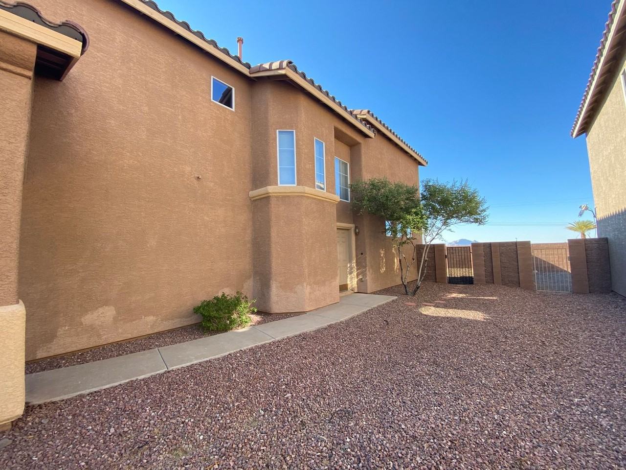 692 Cocoplum Ct - Photo 2 of 15
