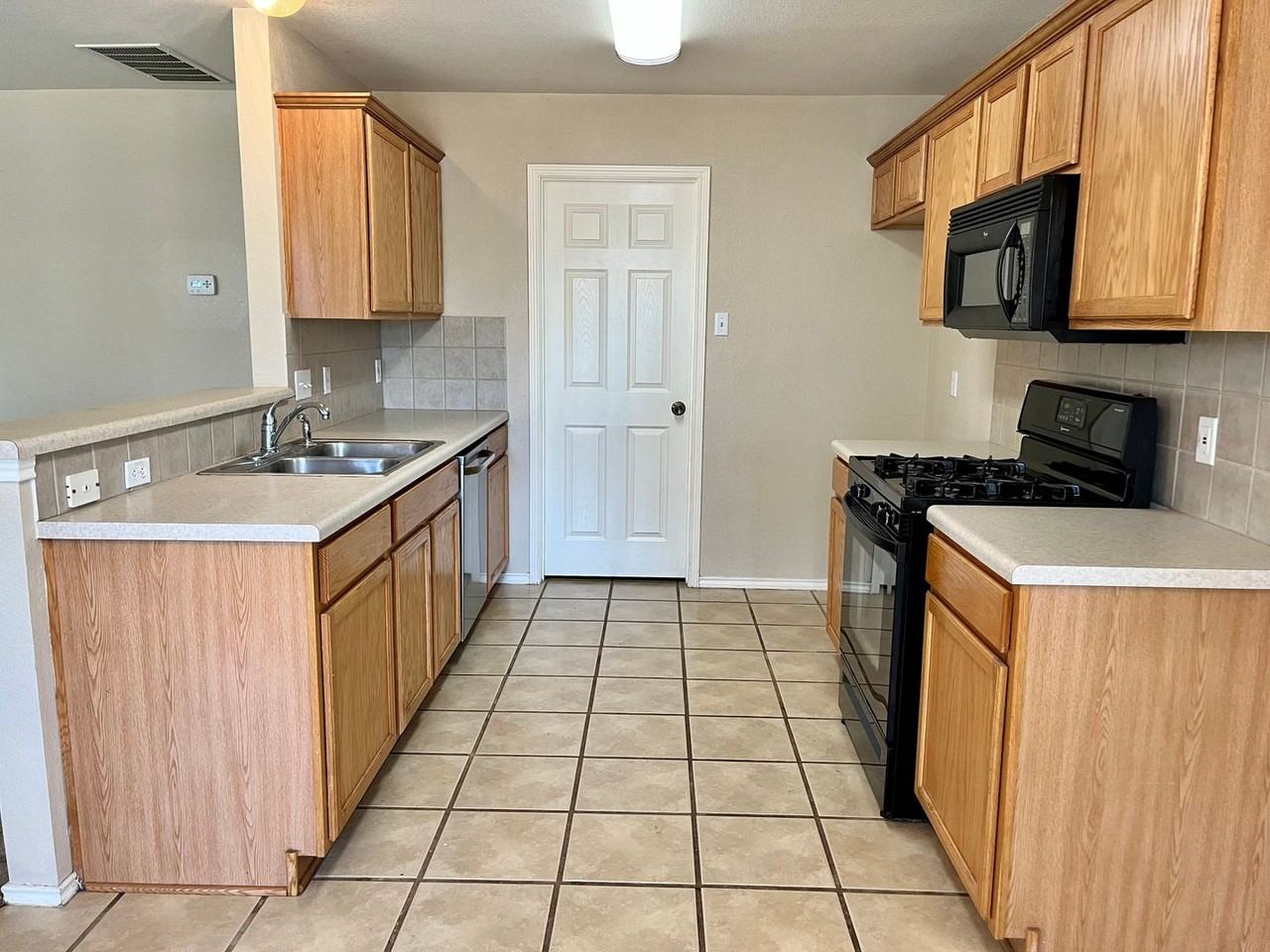 3716 Cap Rock Trl - Photo 7 of 21