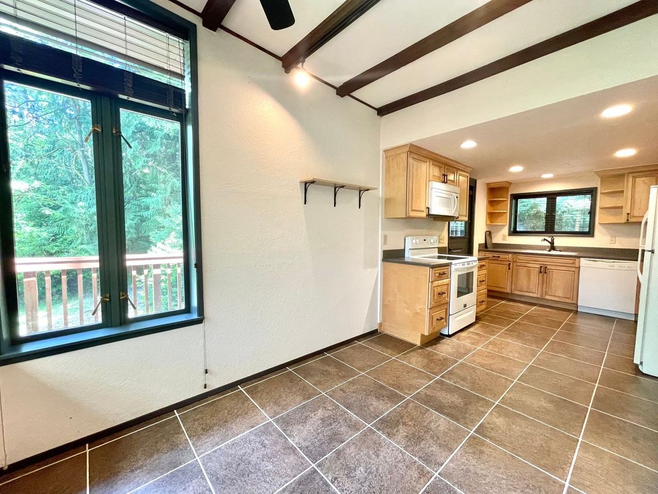 16222 Se 24th St - Photo 4 of 21