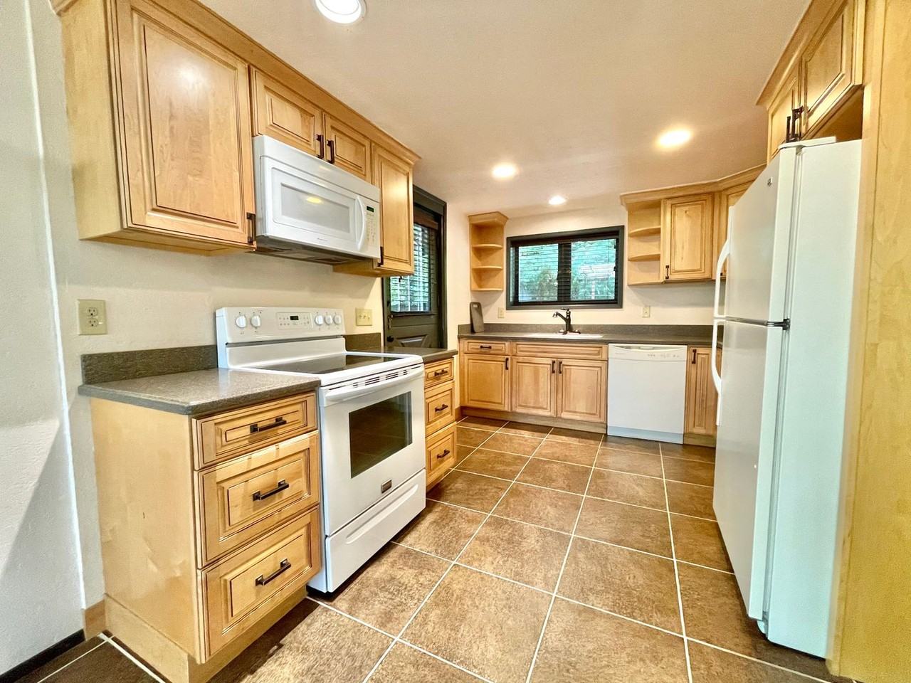 16222 Se 24th St - Photo 5 of 21