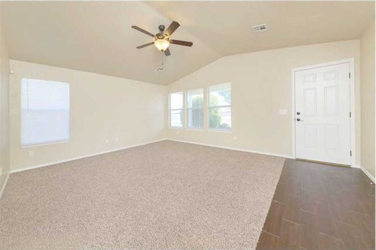 136 Rob Ln - Photo 2 of 12