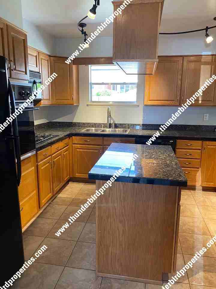 12907 Montgomery Blvd Ne - Photo 5 of 16