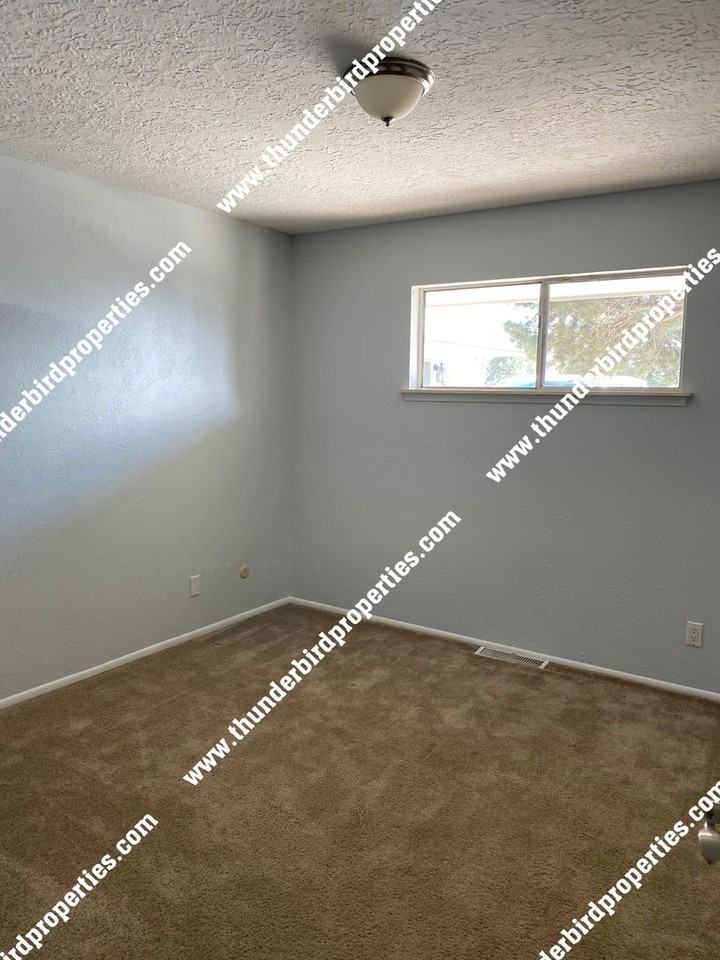 12907 Montgomery Blvd Ne - Photo 7 of 16