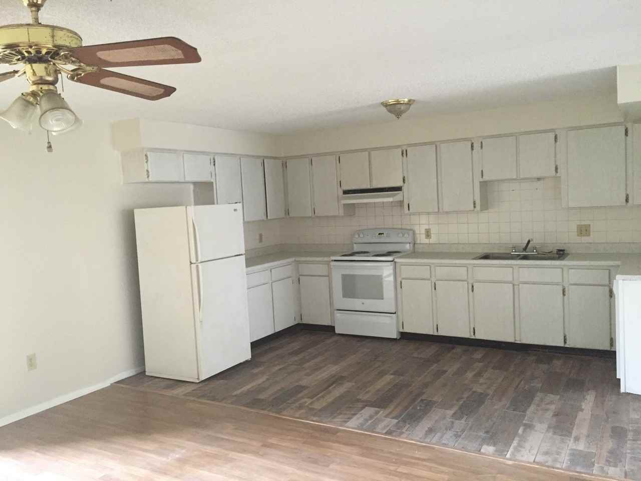 10048 N 52nd St - Photo 3 of 11
