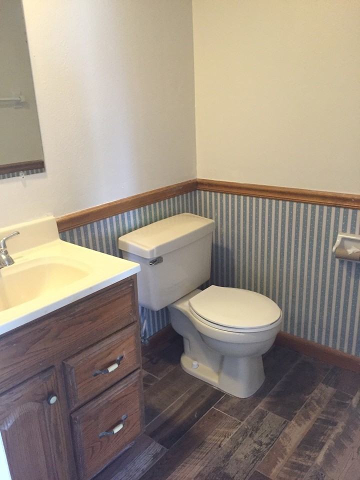 10048 N 52nd St - Photo 5 of 11