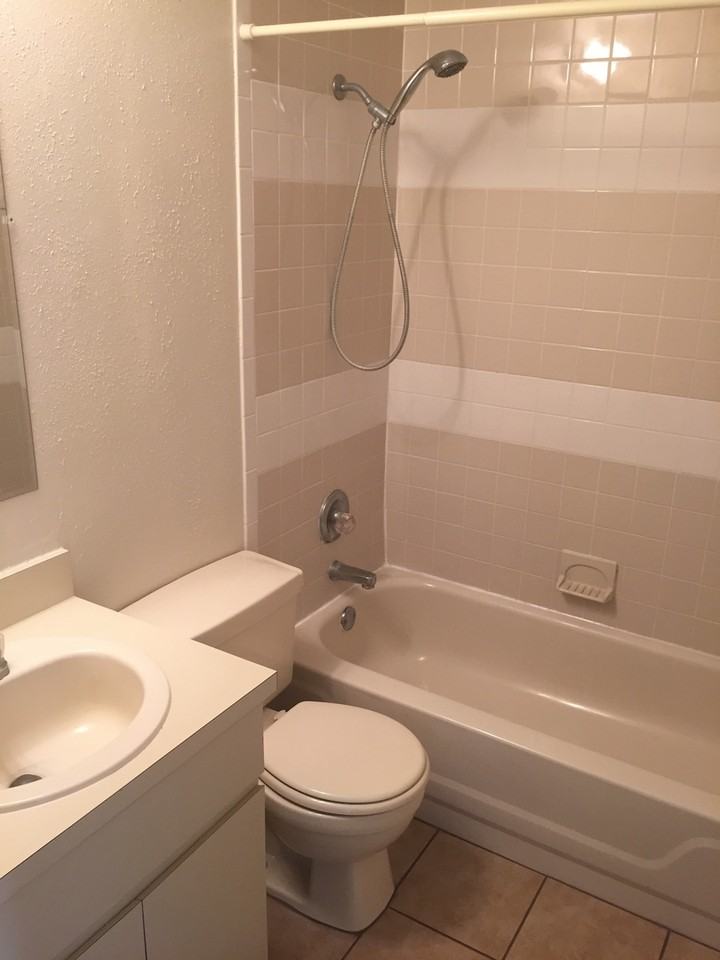10048 N 52nd St - Photo 6 of 11